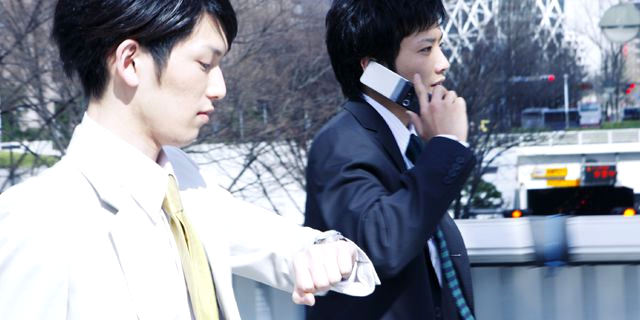 アルバイト求人情報を自分の足で探す方法もあります。